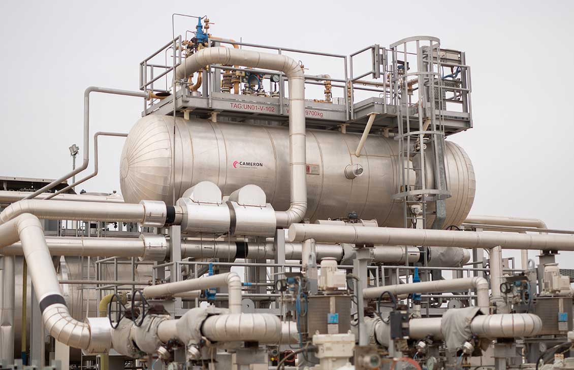 Degassing vessel in an oil train.