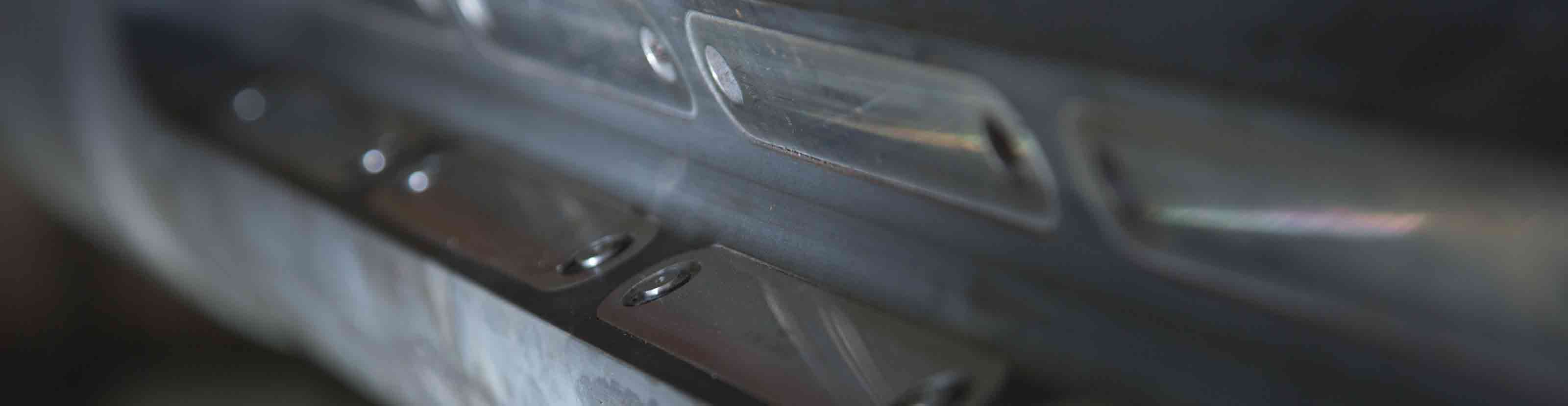 The MAGNOGARD magnet features powerful, easy-to-clean magnets embedded into deep collection valleys.